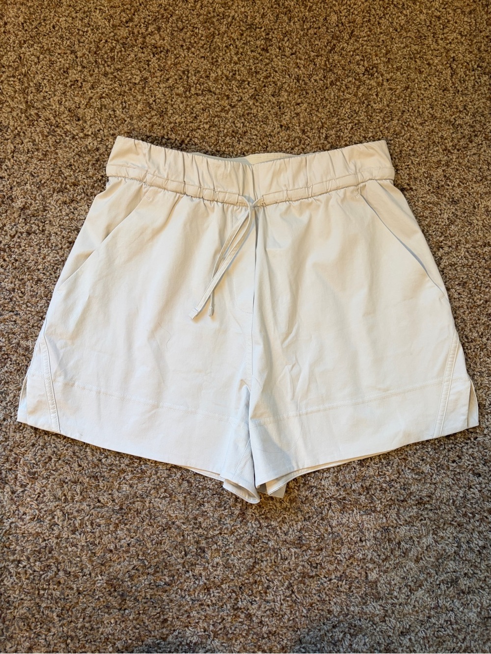lululemon athletica Cinchable Waist High-Rise Woven Short 3.5"
Bone